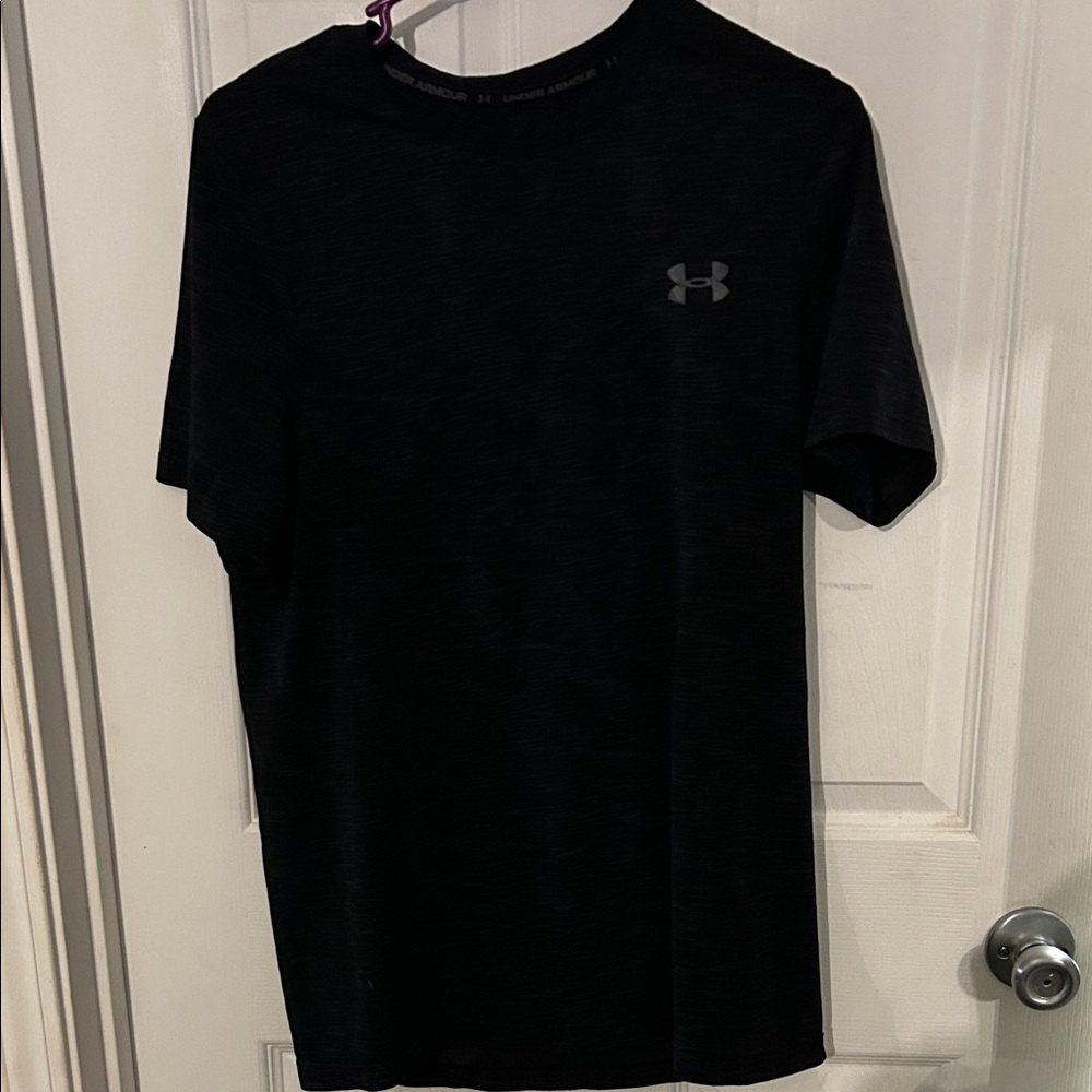 Under Armour Men's Dark Gray Tee, men’s M